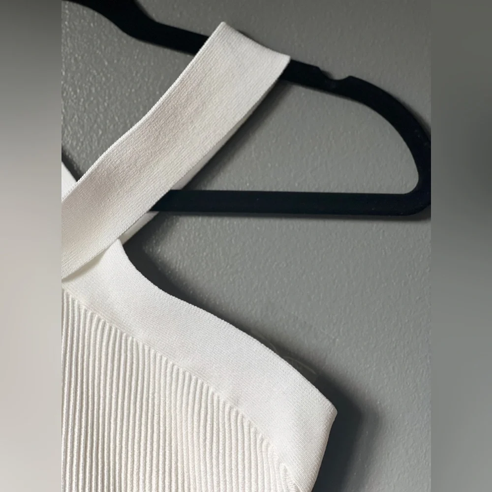 Babaton White Sculpt Knit Criss Cross Cropped Tank (Rib-knit Cross-Front Halter) - Picture 5 of 9
